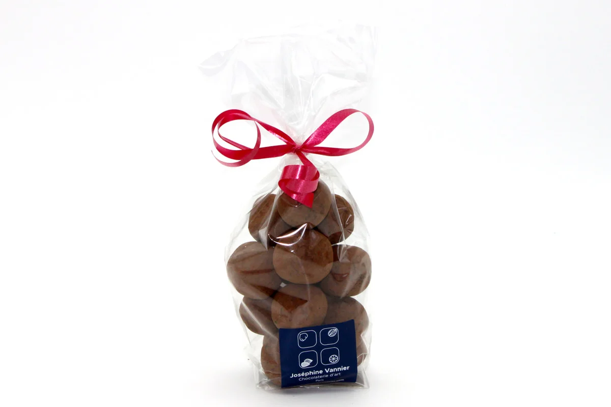Nougat enrobé de Chocolat au Lait & Praliné Noisettes - Vins Rouges Harmonieux pour Chaque Occasion