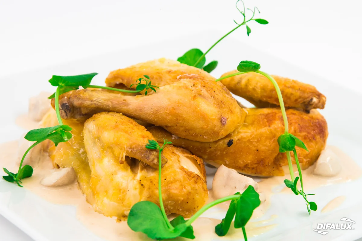 Coquelet rôti sauce Archiduc - Vins Rouges Harmonieux pour Chaque Occasion
