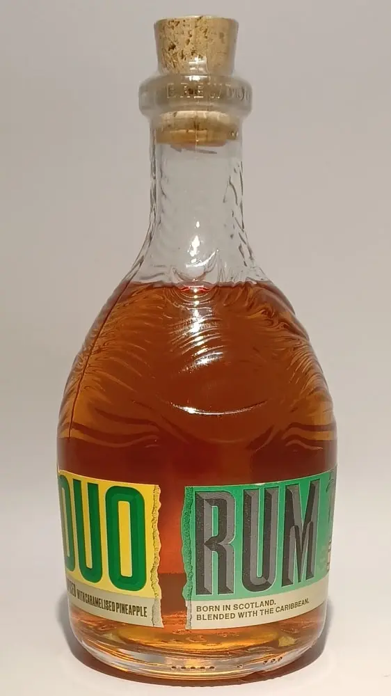 Duo Rum Spiced aux ananas caramélisés - Vins Rouges Harmonieux pour Chaque Occasion - {'count': 1, 'name': 'Arranges'}