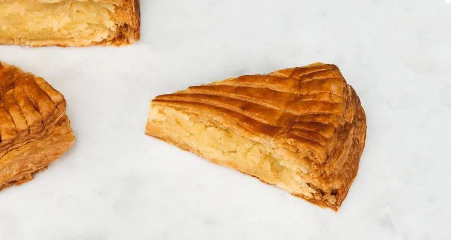Part de Galette des Rois frangipane - Vins Rouges Harmonieux pour Chaque Occasion